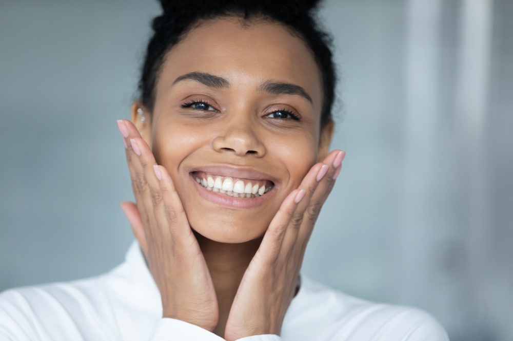 Confident Woman Showing Bright Smile – Cosmetic Dentistry A woman with a radiant smile showcases the results of professional cosmetic dental care, highlighting improved confidence and oral aesthetics. – Cosmetic Dentistry